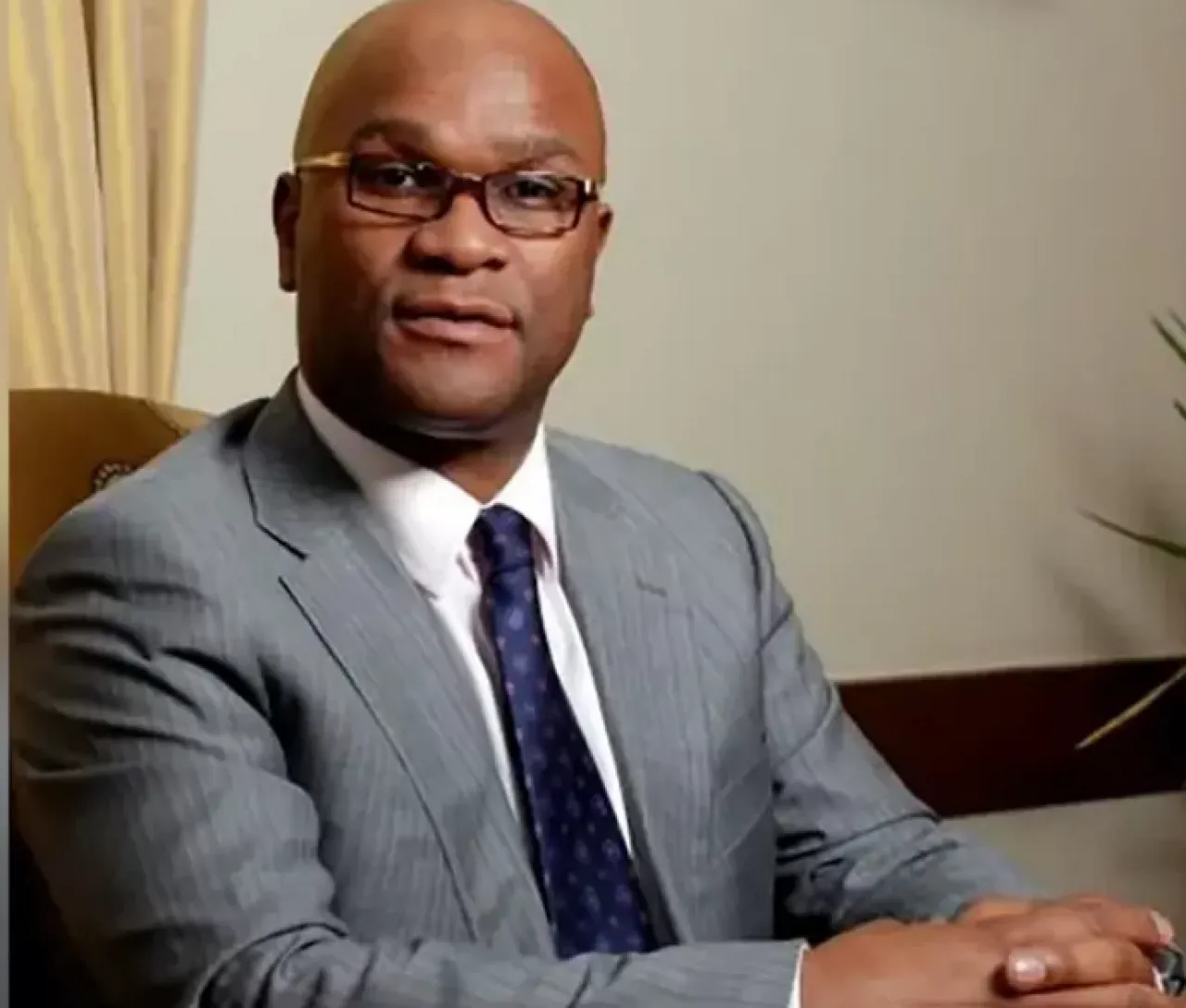 وفاة سفير جنوب أفريقيا في باريس بعد سقوطه من الطابق 22