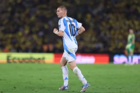 ماستانتونو أصبح أصغر لاعب في تاريخ المنتخب الأرجنتيني يرتدي القميص رقم 10