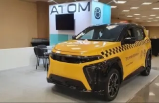 500 كم بشحنة واحدة.. منتدى سيارات الأجرة في موسكو يكشف عن تاكسي كهربائي جديد