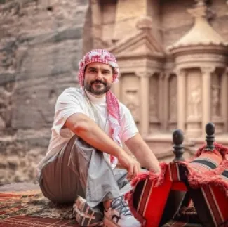 الفنان ناصيف زيتون : البترا أعجوبة لا تُصدق!