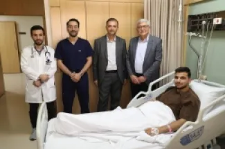 فريق طبي اردني ينقذ شاياً فلسطينيا تعرض لاصابة قاتلة من مستوطنين