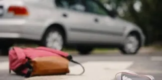 طفل في الثالثة يلقى حتفه دهسا بالخطأ من والده