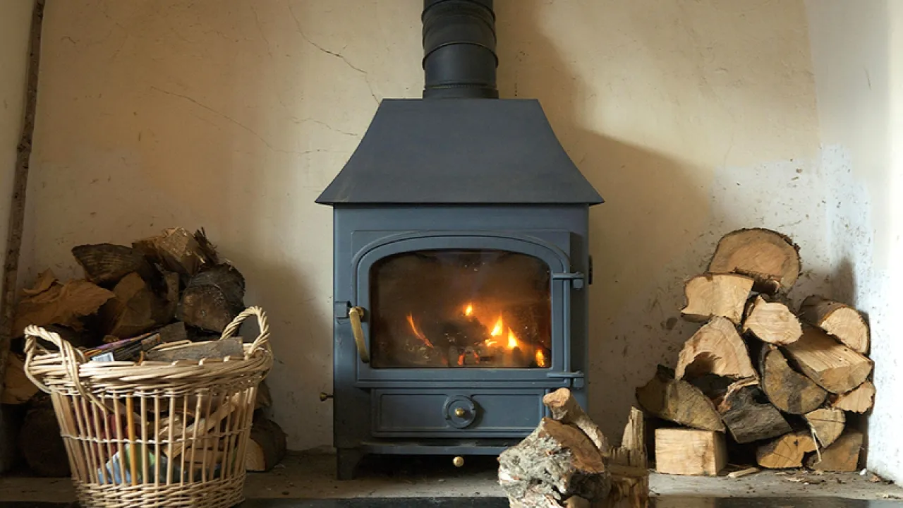 دراسة صادمة مواقد الحطب العصرية مضرة للرئة بقدر التدخين