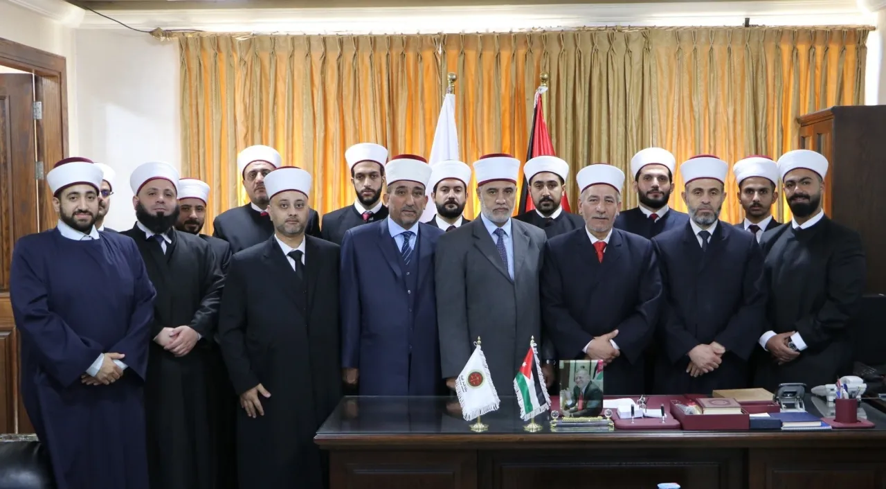 13 قاضيًا شرعيًا يؤدون القسم أمام رئيس المجلس القضائي الشرعي  صور