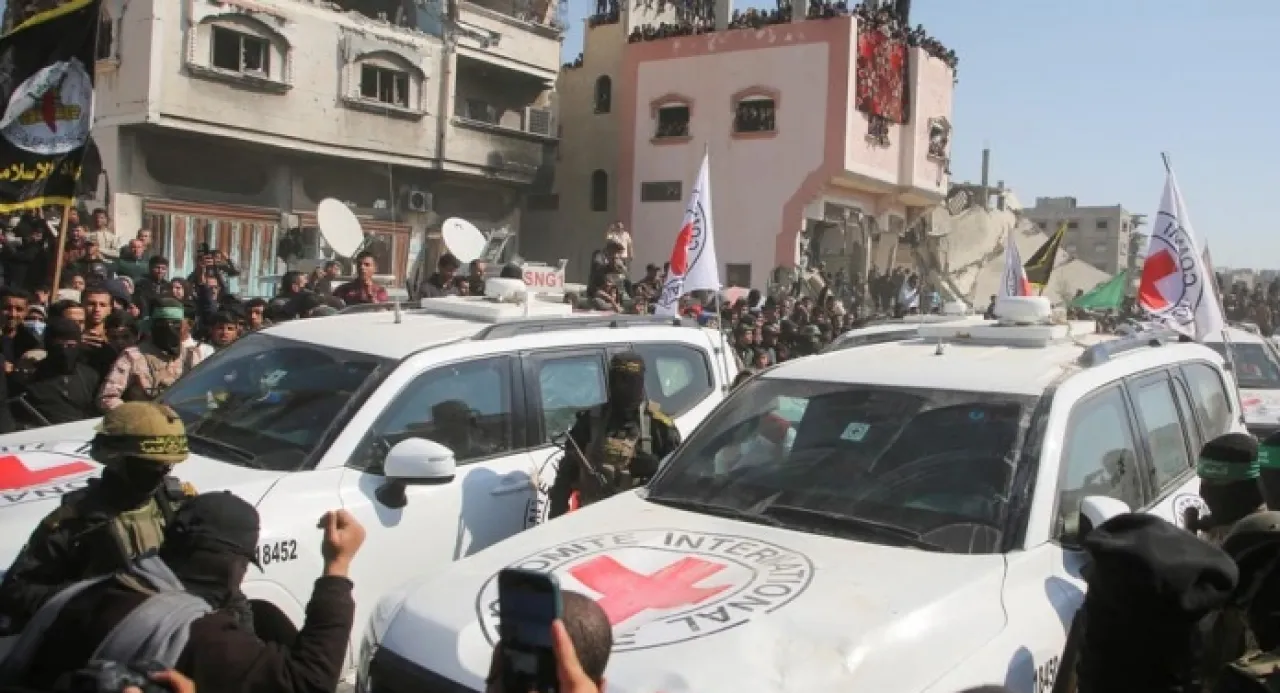 Hamas Intensive communications to start implementing the first phase of Trumps plan