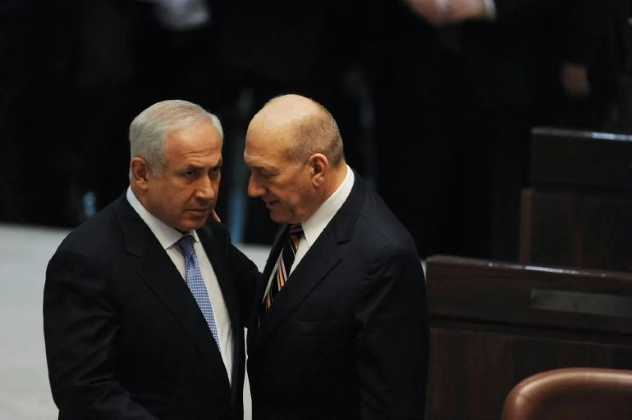 Olmert Trump can stop the war and Netanyahu cannot defy him