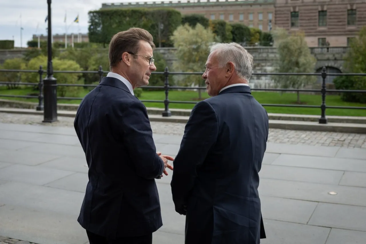 The King confirms to the Swedish Prime Minister the need to resume supporting UNRWA