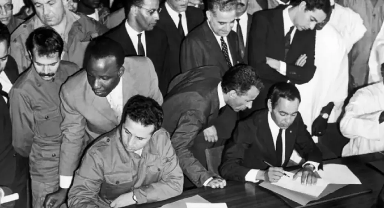 قصة حرب الرمال بين المغرب والجزائر