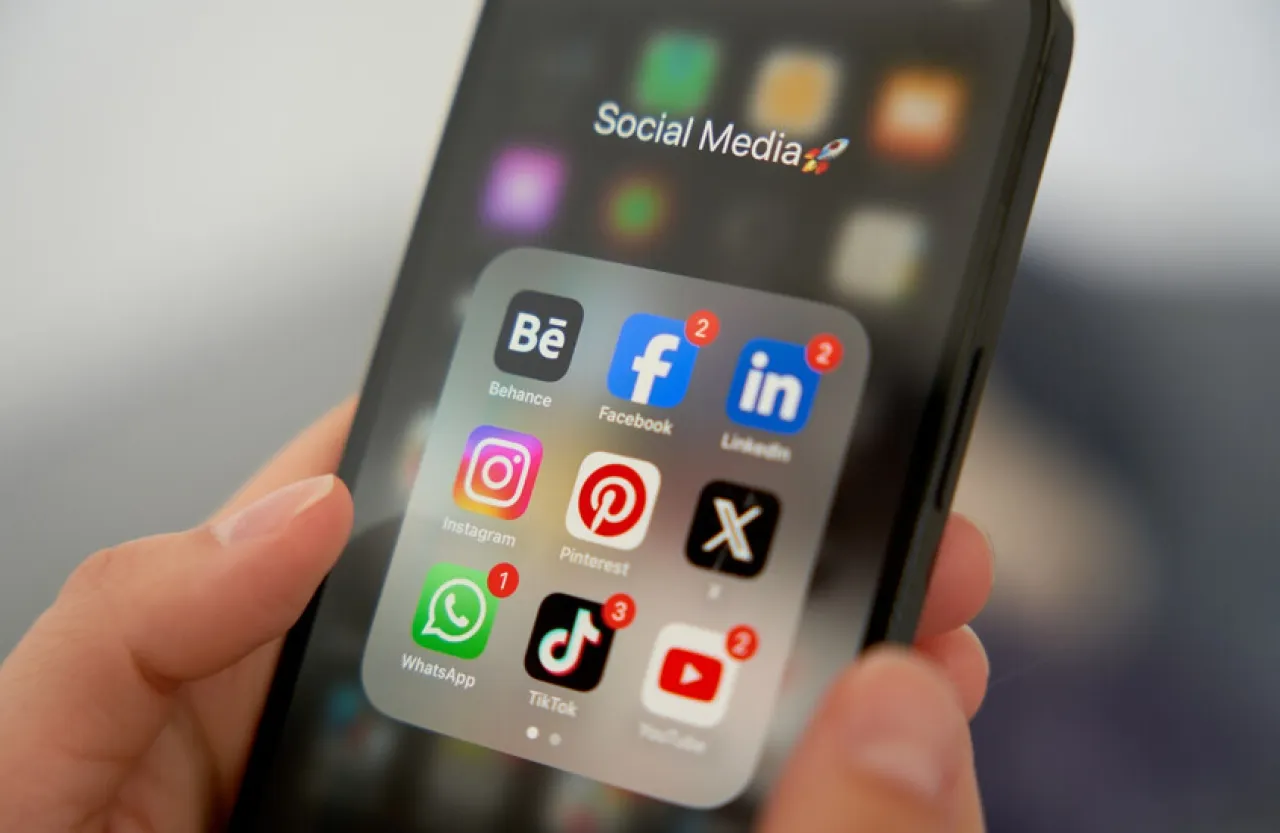 تحذير التصفح والنشر ليلا يهددان السلامة النفسية