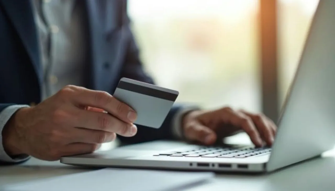 روسيا قروض بمئات الآلاف باسم رجل لا يعلم عنها شيئاً