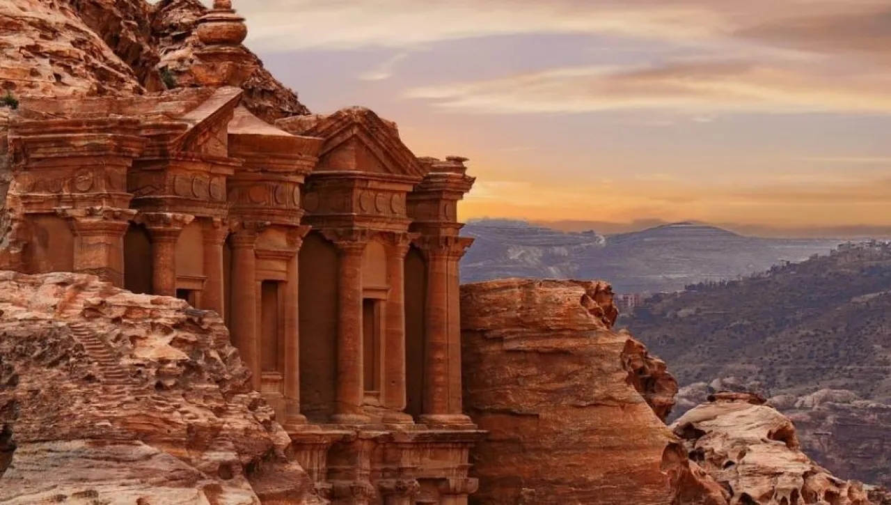 أردنا جنة  رحلات مدعومة إلى البترا بأسعار تبدأ من 125 دينار