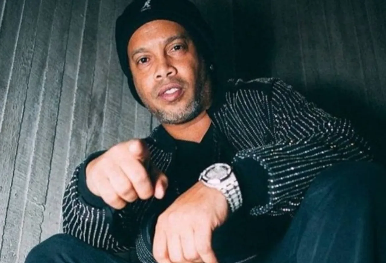 Ronaldinho and Mohamed Ramadan in a Global Music Video