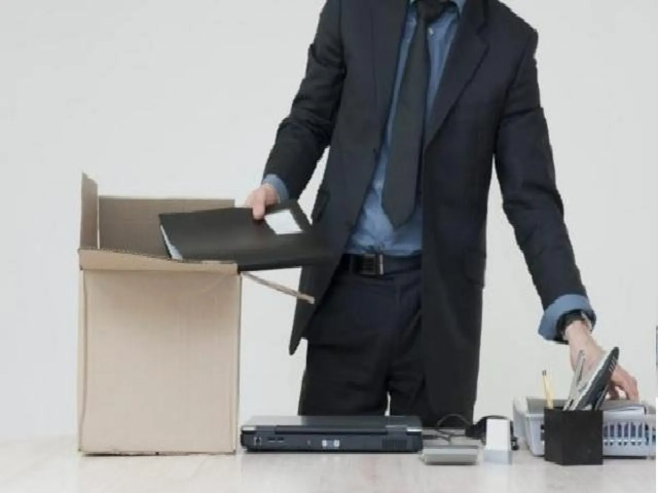 التربية شطب موظفين بسبب تغيبهم 10 أيام أو أكثر