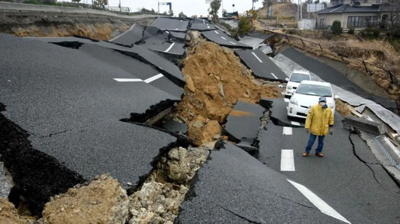 How has artificial intelligence made earthquake detection more accurate