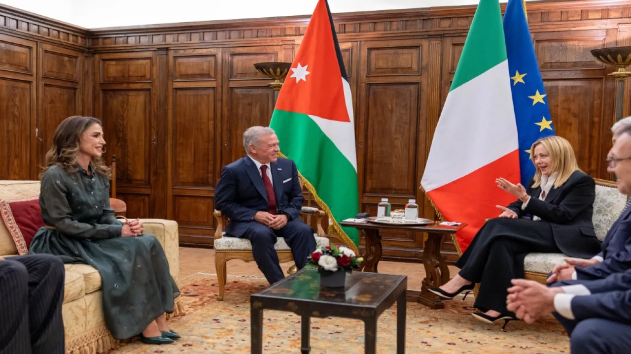 الملك وميلوني يشددان على ضرورة إيصال المساعدات الإنسانية بكميات كافية إلى جميع مناطق القطاع