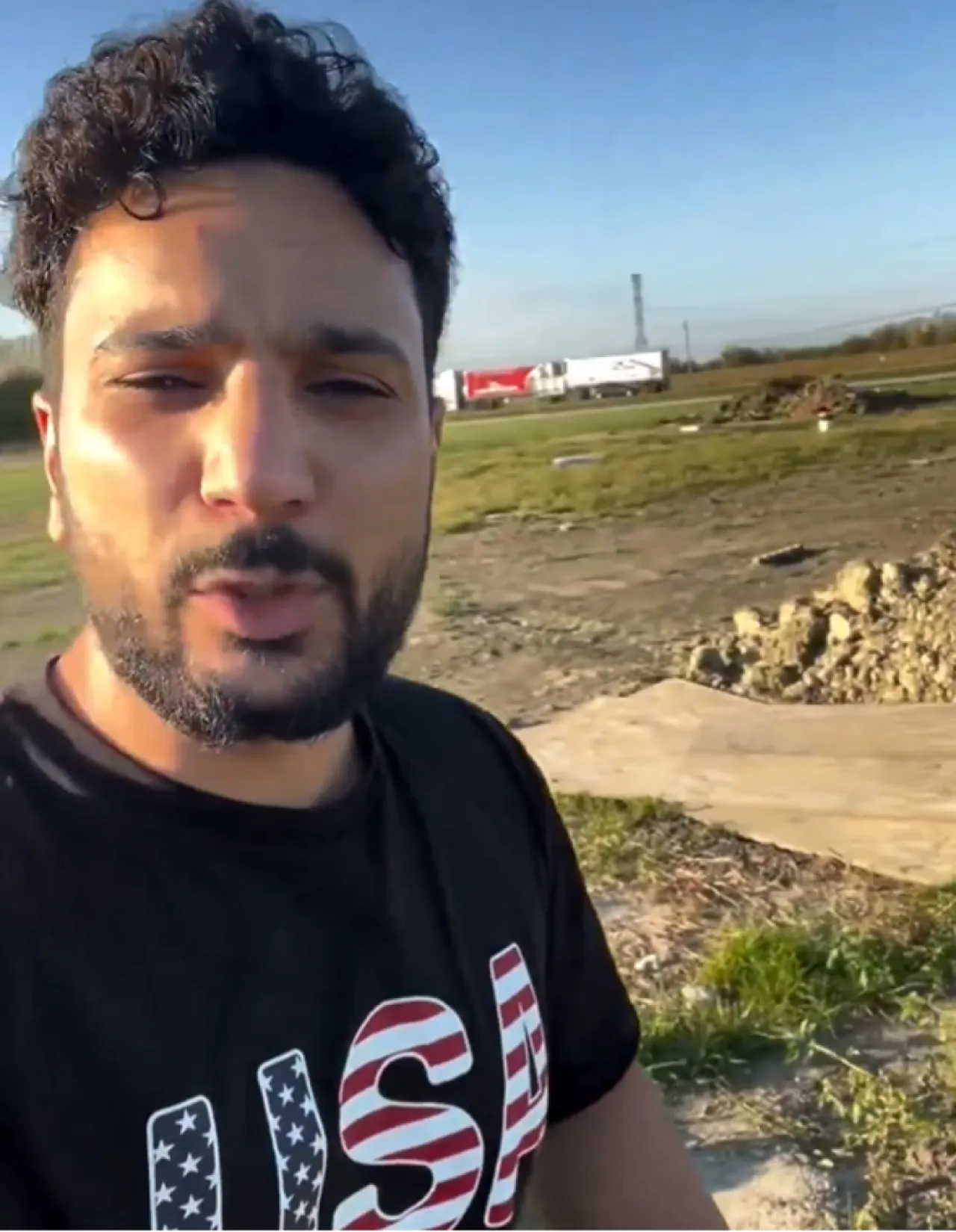 شاب أردني يساعد المسلمين بخصومات على القبور في شيكاغو  فيديو