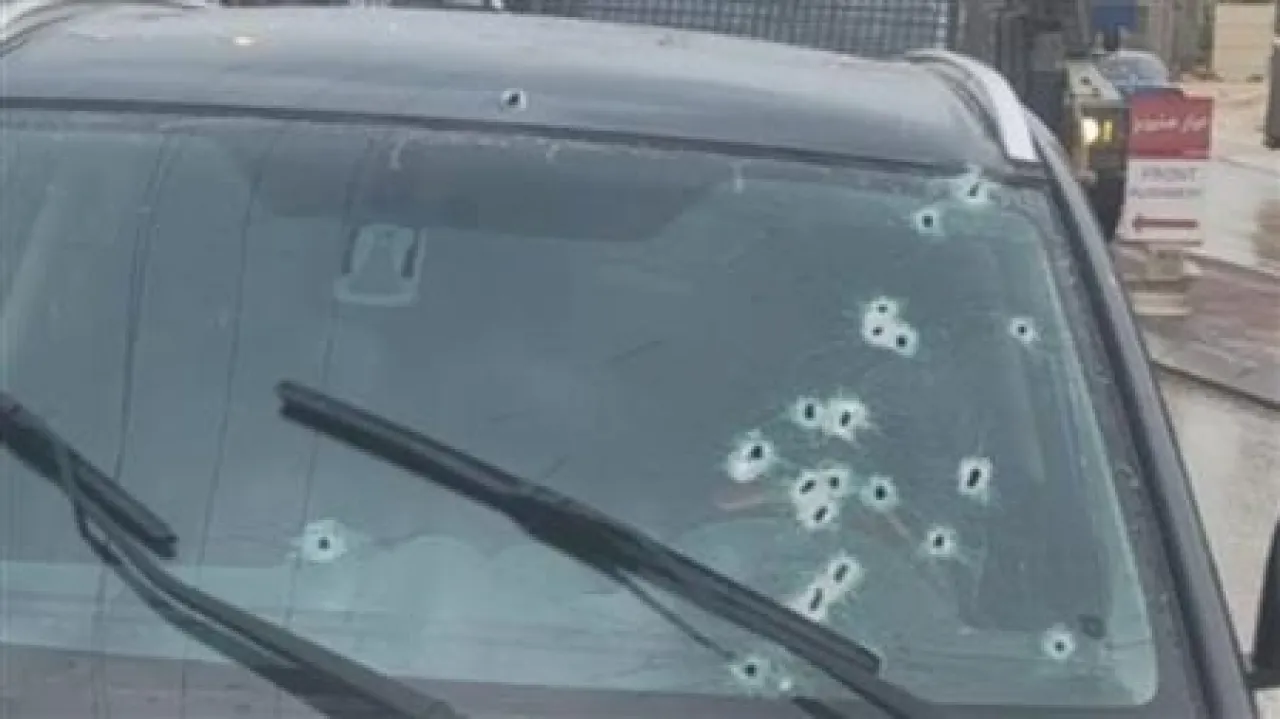 إعلام عبري  إطلاق نار على سيارة إسرائيلية في الضفة