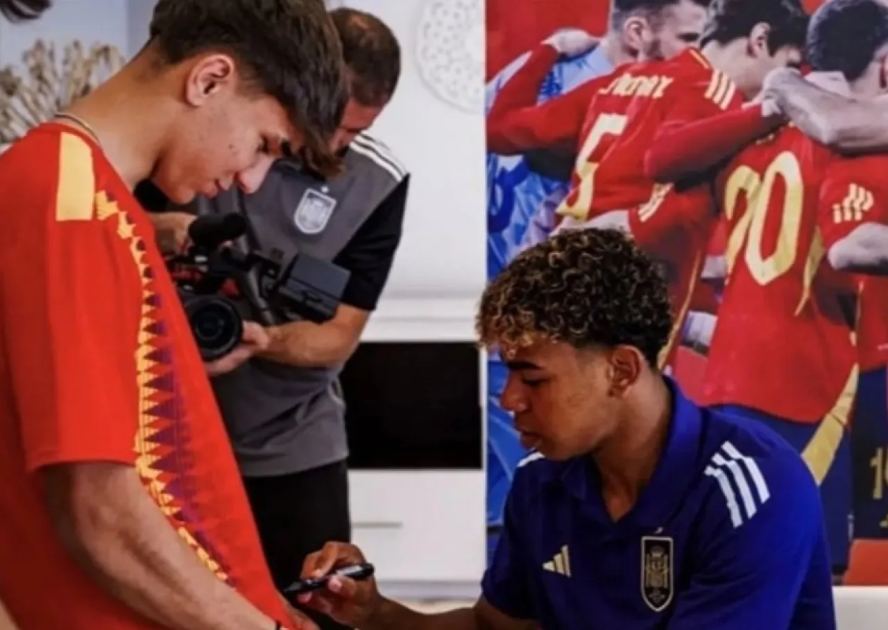 يامال يتوقف عن توقيع التذكارات للجمهور