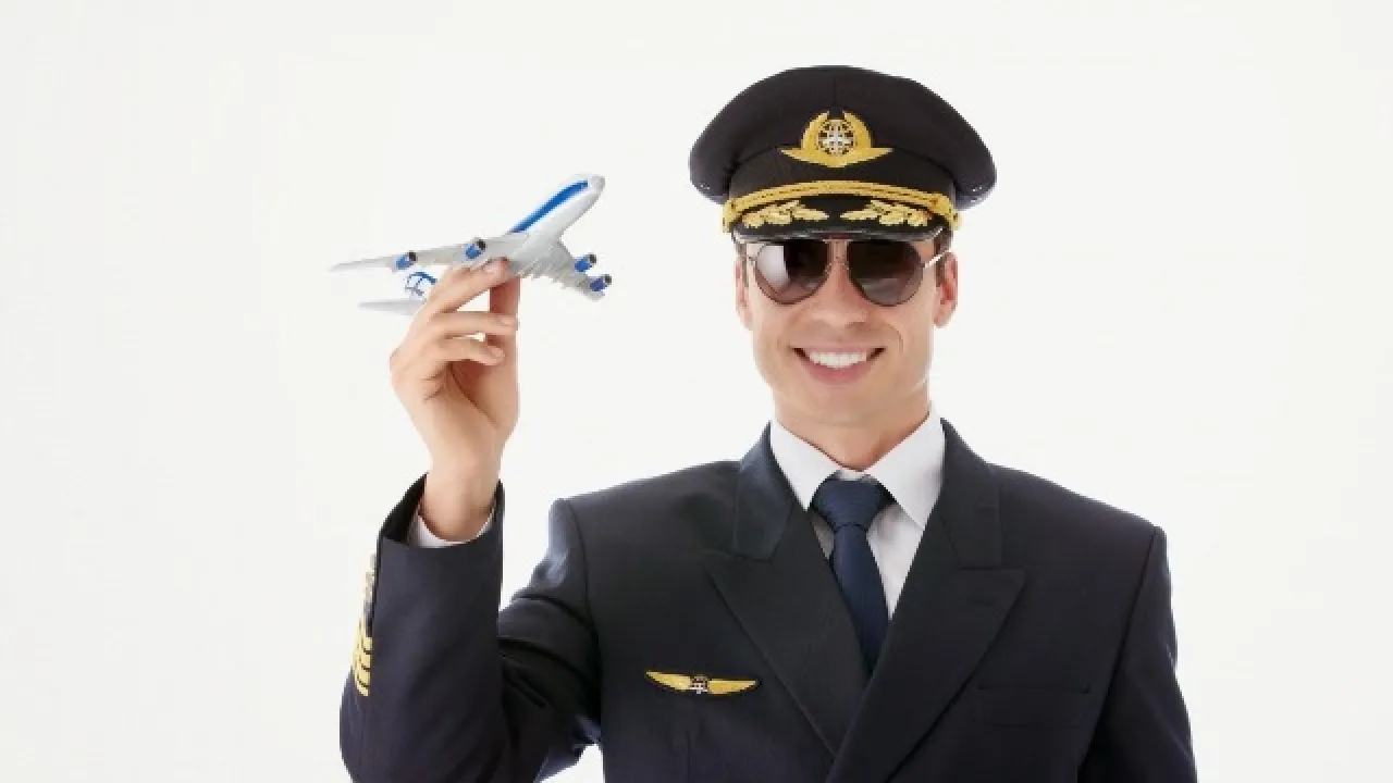 الإمارات طيار يطلب 66 ملايين درهم تعويضاً عن ضربه وسبه داخل مطعم