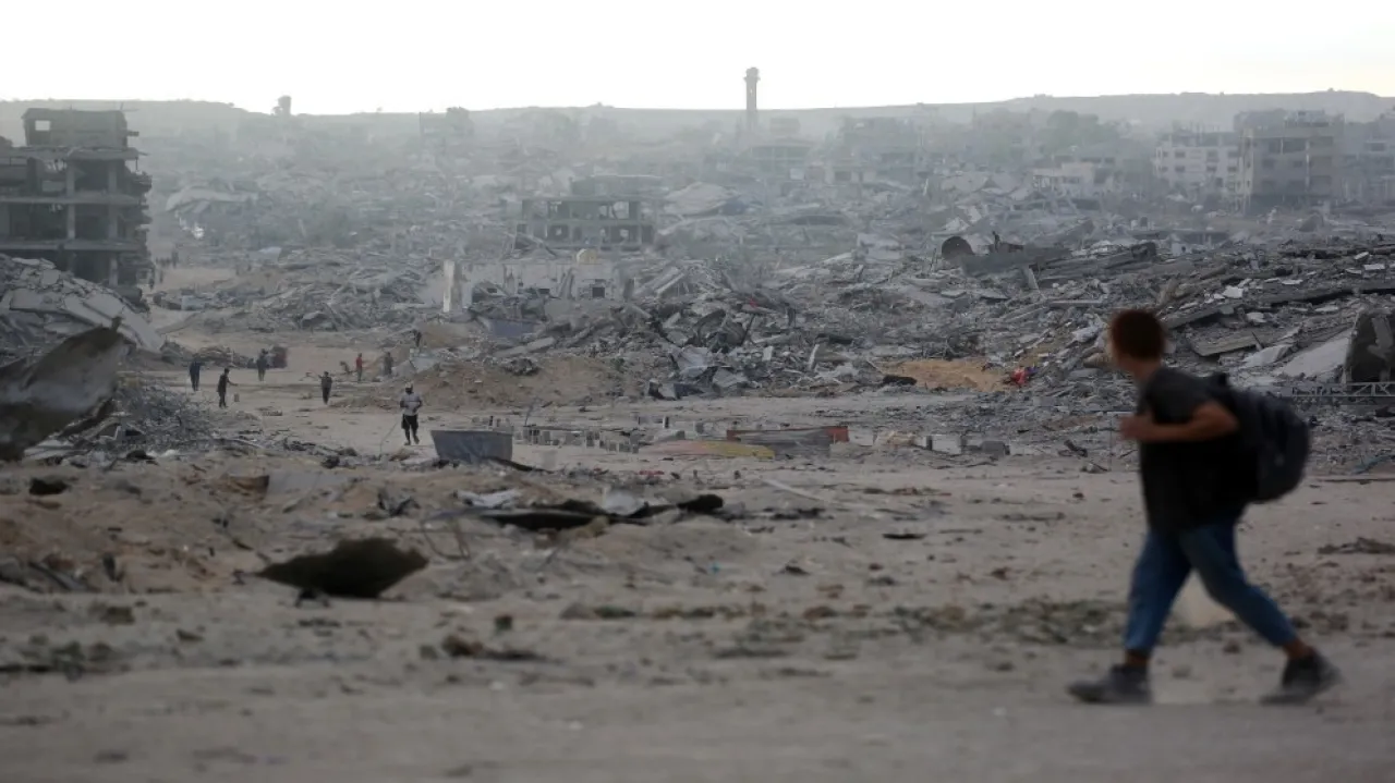 انتشال 9 شهداء جراء قصف إسرائيلي على نازحين في حي الزيتون بغزة