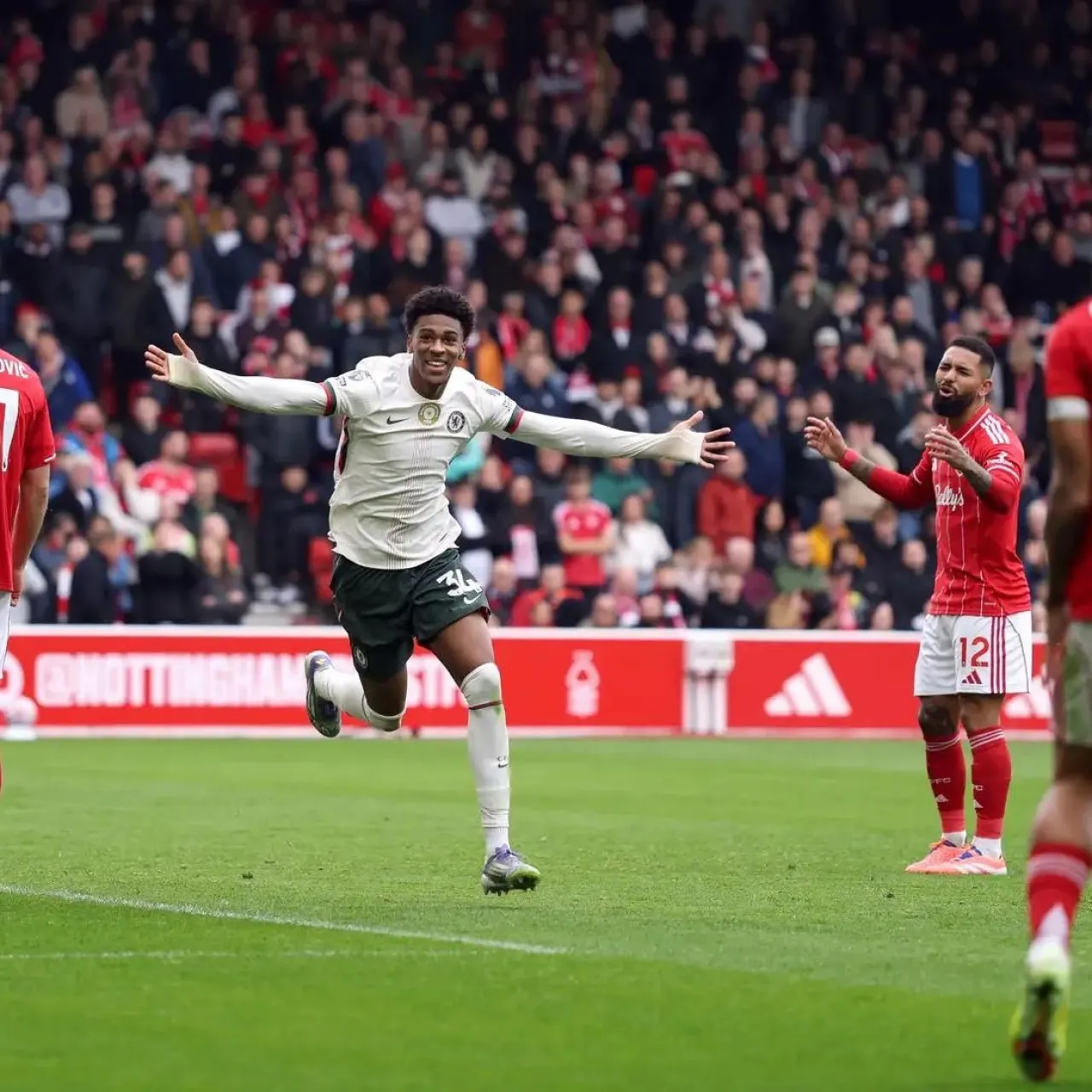 Chelsea defeats Nottingham and Postecoglou is sacked