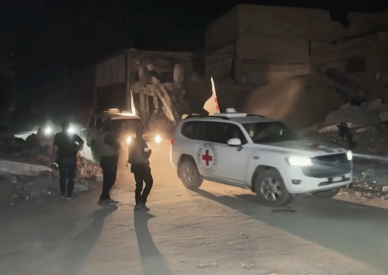 AlQassam Brigades deliver the bodies of two prisoners of the occupation at 10 PM