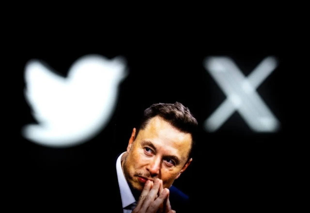 On the Anniversary of His Takeover of Twitter Musk Attacks the Media 3 Times Daily