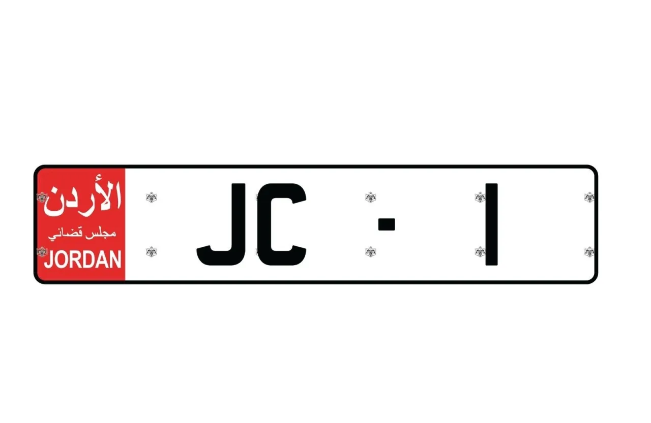 الحكومة توضح شكل لوحات المركبات الحكومية والرسمية بعد إقرار نظام اللوحات