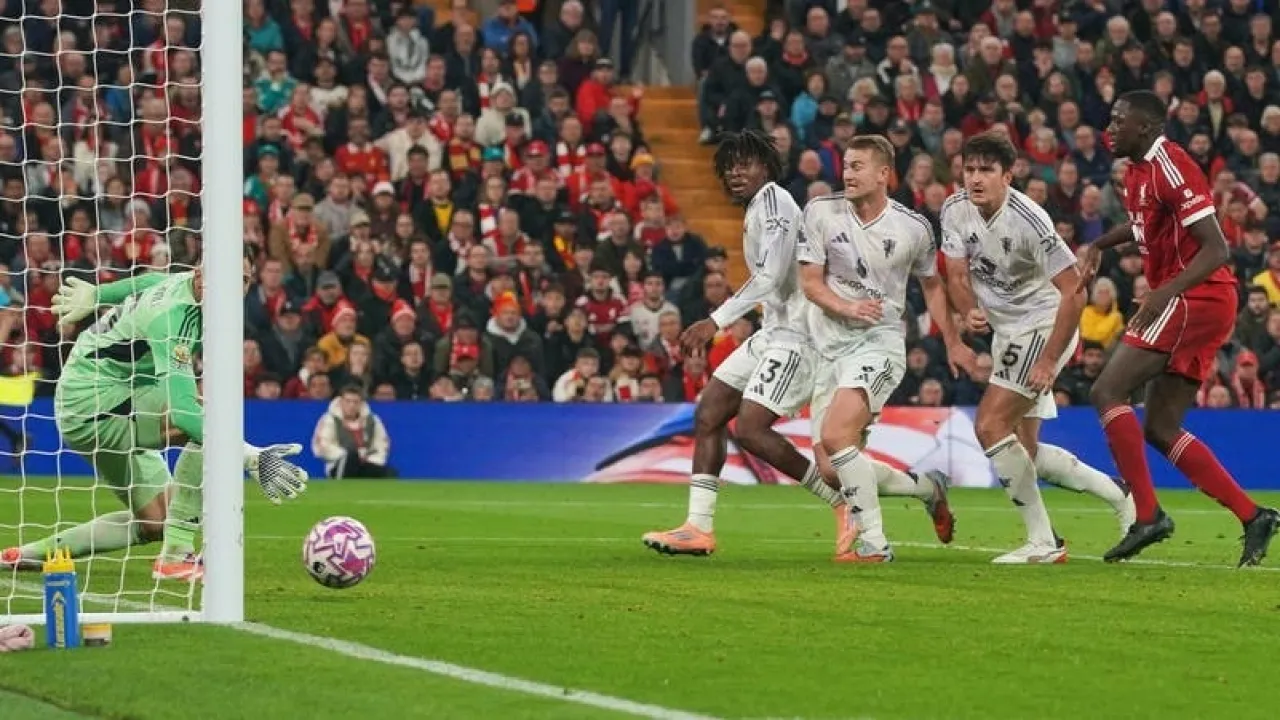 Manchester United Increases Liverpools Troubles with Fourth Defeat