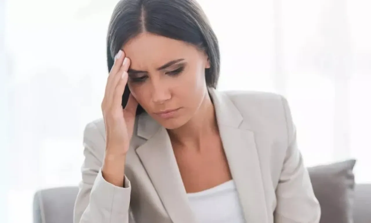 أعراض ارتفاع هرمون الإستروجين هل هي فقط تغيّرات مزاجية أم تدلّ على مشكلة هرمونية 