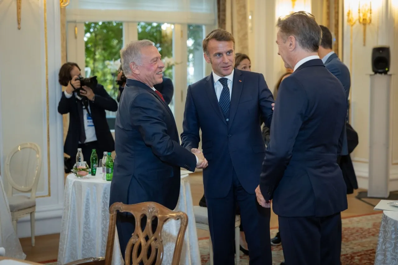 الملك يدعو لضمان التزام جميع الأطراف باتفاق إنهاء الحرب في غزة