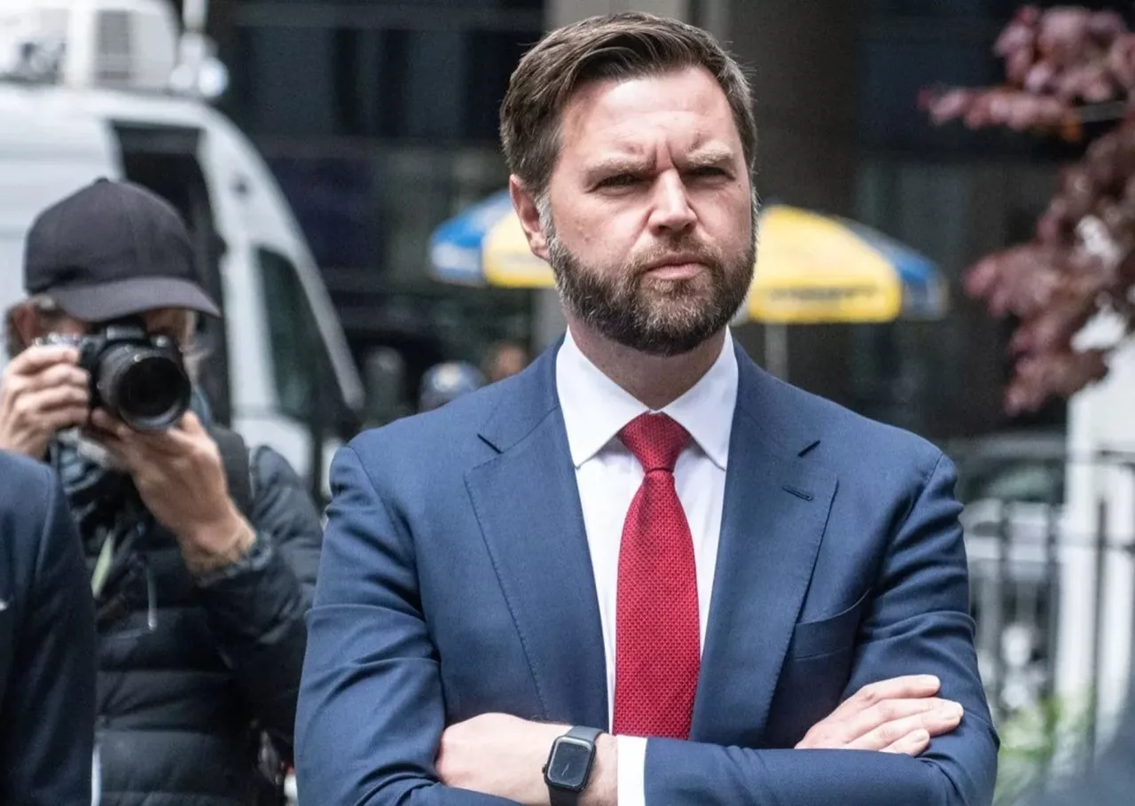 Hebrew Media De Vance monitors the situation in Gaza with a drone without entering the sector