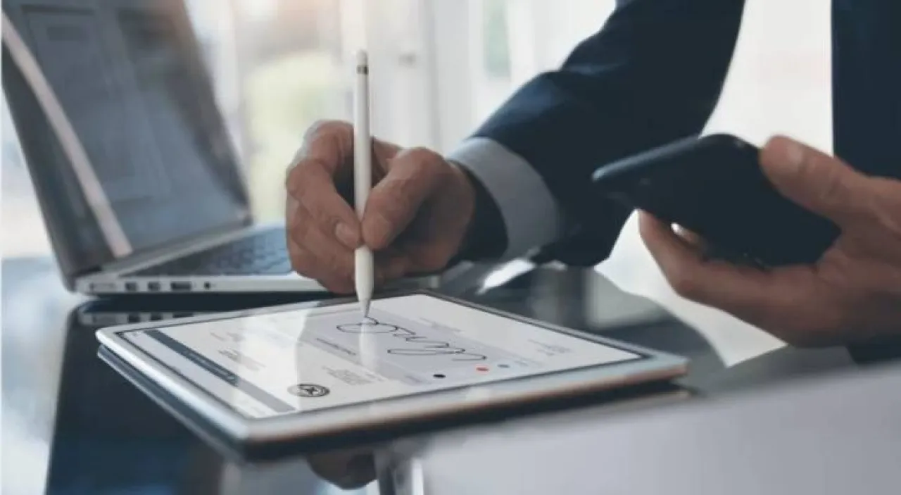 التربية تلزم المدارس الخاصة بالعقد الإلكتروني الموحد