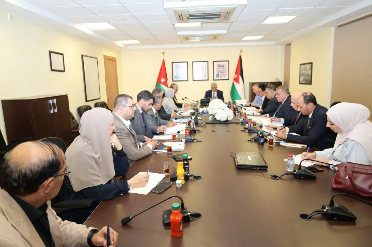 وزير النقل يوجه بتعزيز العمل الميداني لتحسين جودة النقل البري