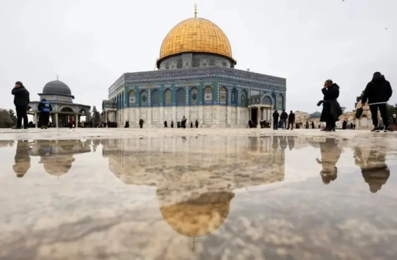 Warnings of the collapse of parts of the AlAqsa Mosque due to the occupations tunnel digging
