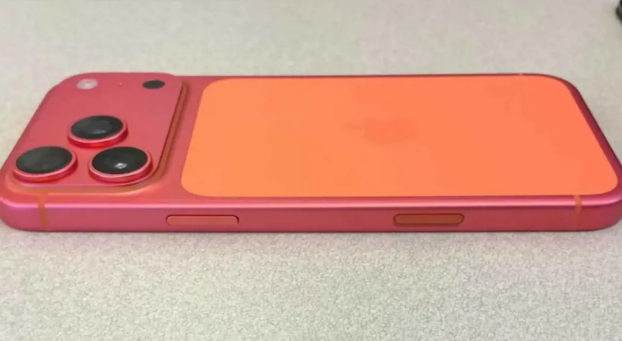 خلل في آيفون 17 برو يتحول لونه من برتقالي إلى وردي