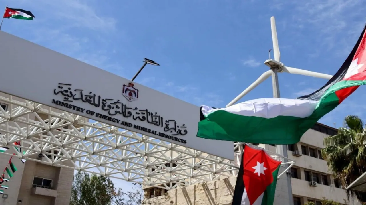 Extension of the Liquefied Natural Gas Transport Agreement to Feed Power Stations and the Industrial Sector