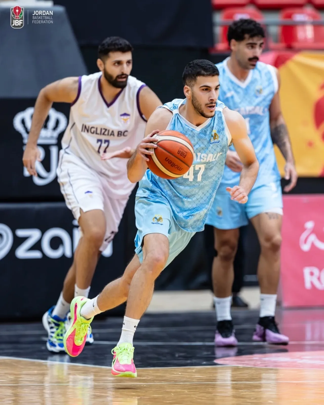 الإنجليزية يعزز صدارته بفوز على الفيصلي في تصنيفي السلة