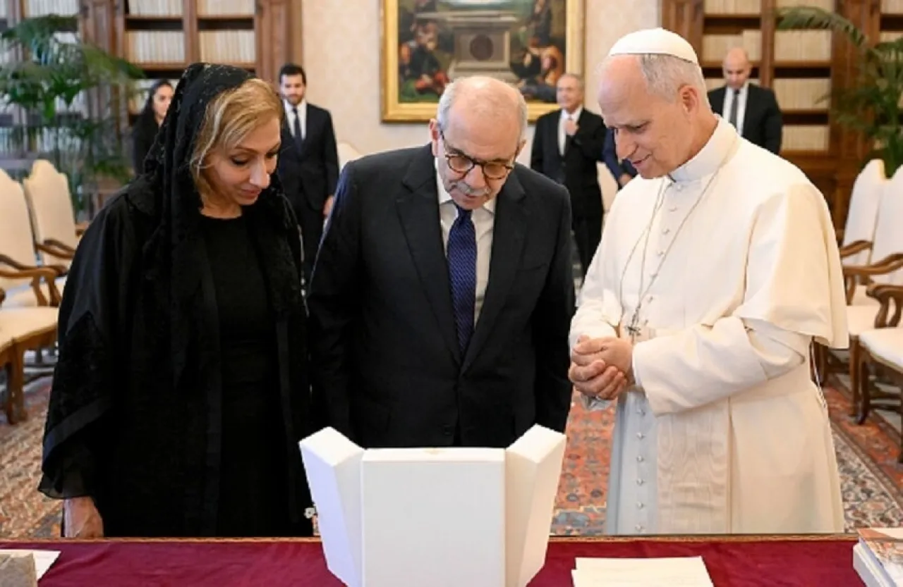 Transfer of the Lebanese Prime Ministers Wife to the Hospital