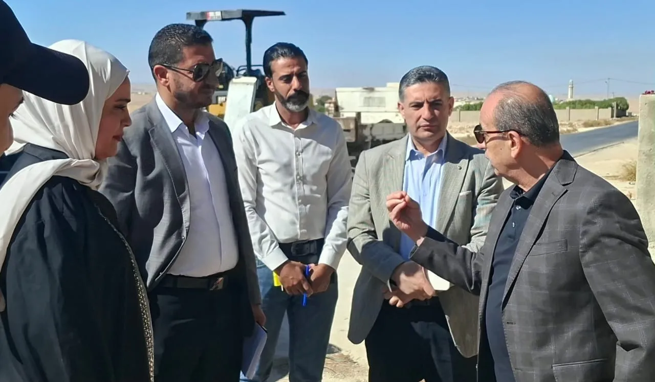 وزير الإدارة المحلية يتفقد بلدية أم الرصاص ويؤكد رفع الجاهزية للشتاء