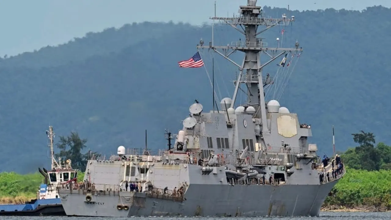 سفينة حربية أميركية ترسو على بعد 10 كيلومترات من شواطئ فنزويلا