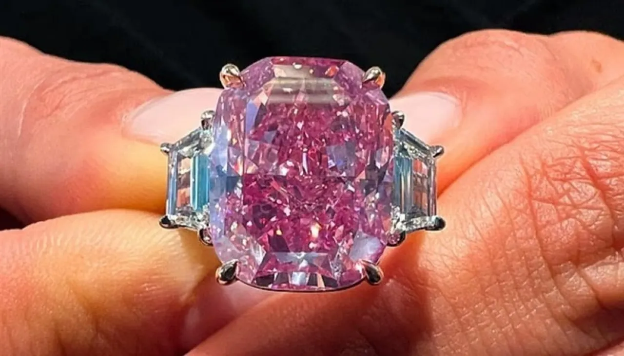 اكتشاف ألماس نصف وردي نادر في منجم ببوتسوانا يزن 3741 قيراط