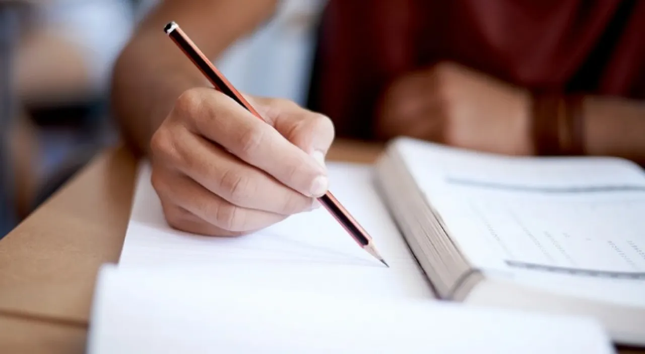 فرصة أخيرة لطلبة التوجيهي للتسجيل في الامتحان التكميلي  تفاصيل