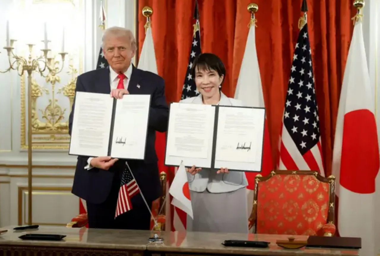 ترمب يوقع اتفاقيتين للتعاون والتعدين مع رئيسة وزراء اليابان