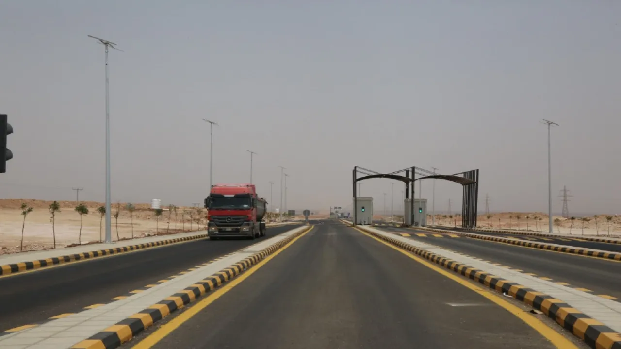 Jordan Passing through AlUmari Road costs 85 piasters and 25 dinars for trucks