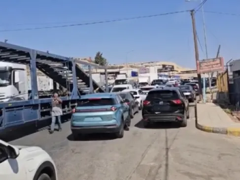 فوضى وازدحام شديد في المنطقة الأردنية الحرة - فيديو