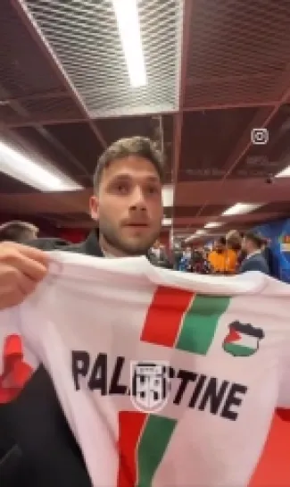 Mohamed Salah refuses to sign a Palestine national team shirt