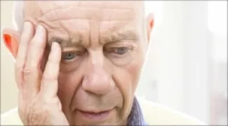 سر إصابة النساء بألزهايمر أكثر من الرجال