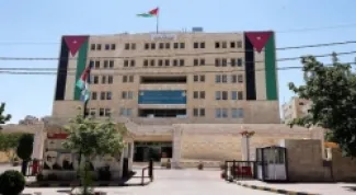 هيئة الخدمة المدنية : تصريح فايز النهار حول (73 عاما) أُخرج من سياقه - فيديو