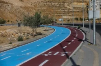 المسارات الآمنة للمشاة والدراجات الهوائية